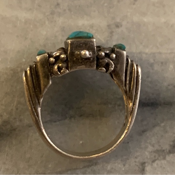 Sterling Silver & Turquoise Ring - Picture 3 of 6